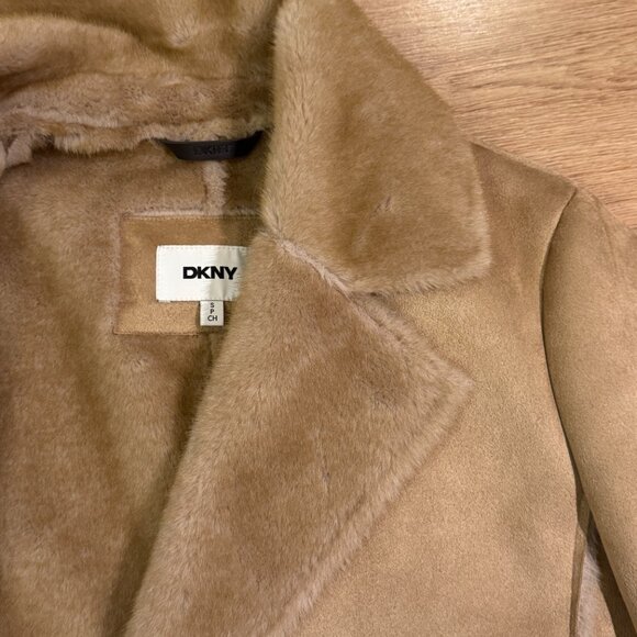 NWT DKNY Women's Belted Notched-Collar Faux-Shearling Coat - Picture 7 of 7